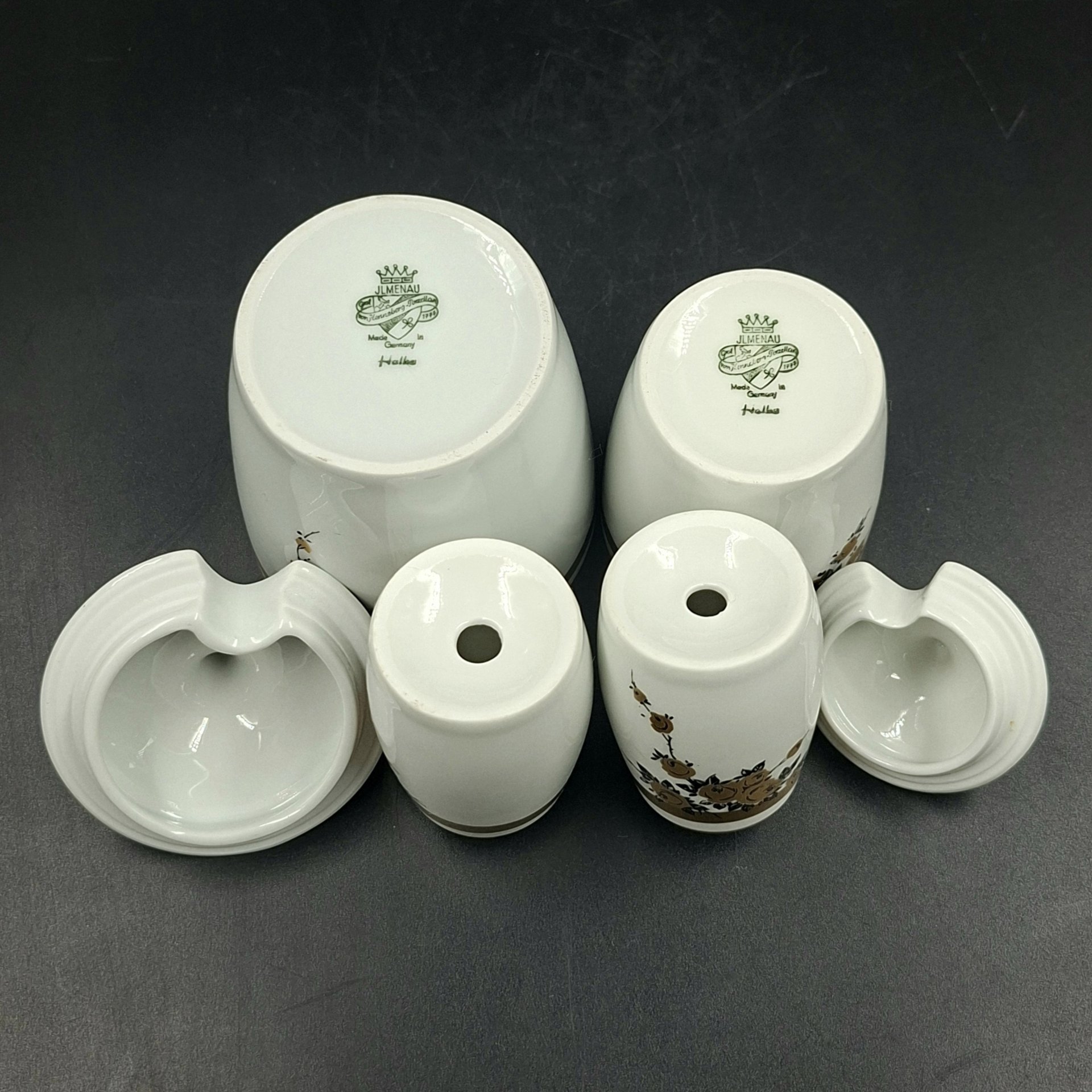 Набор для специй (солонка, перечница, горчичница и хренница) с цветочным декором золотистого цвета, фарфор, деколь, золочение, Graf Von Henneberg Porzellan, 1777 Jlmenau, ГДР, 1973-1977 гг.