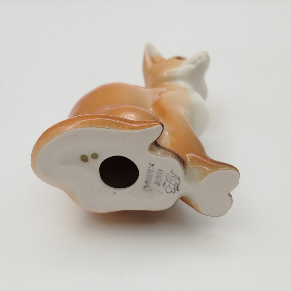 Статуэтка "Лиса", скульптор П.П. Веселов, фарфор, роспись, Ленинградский фарфоровый завод (ЛФЗ), Российская Федерация, 1991-2005 гг.