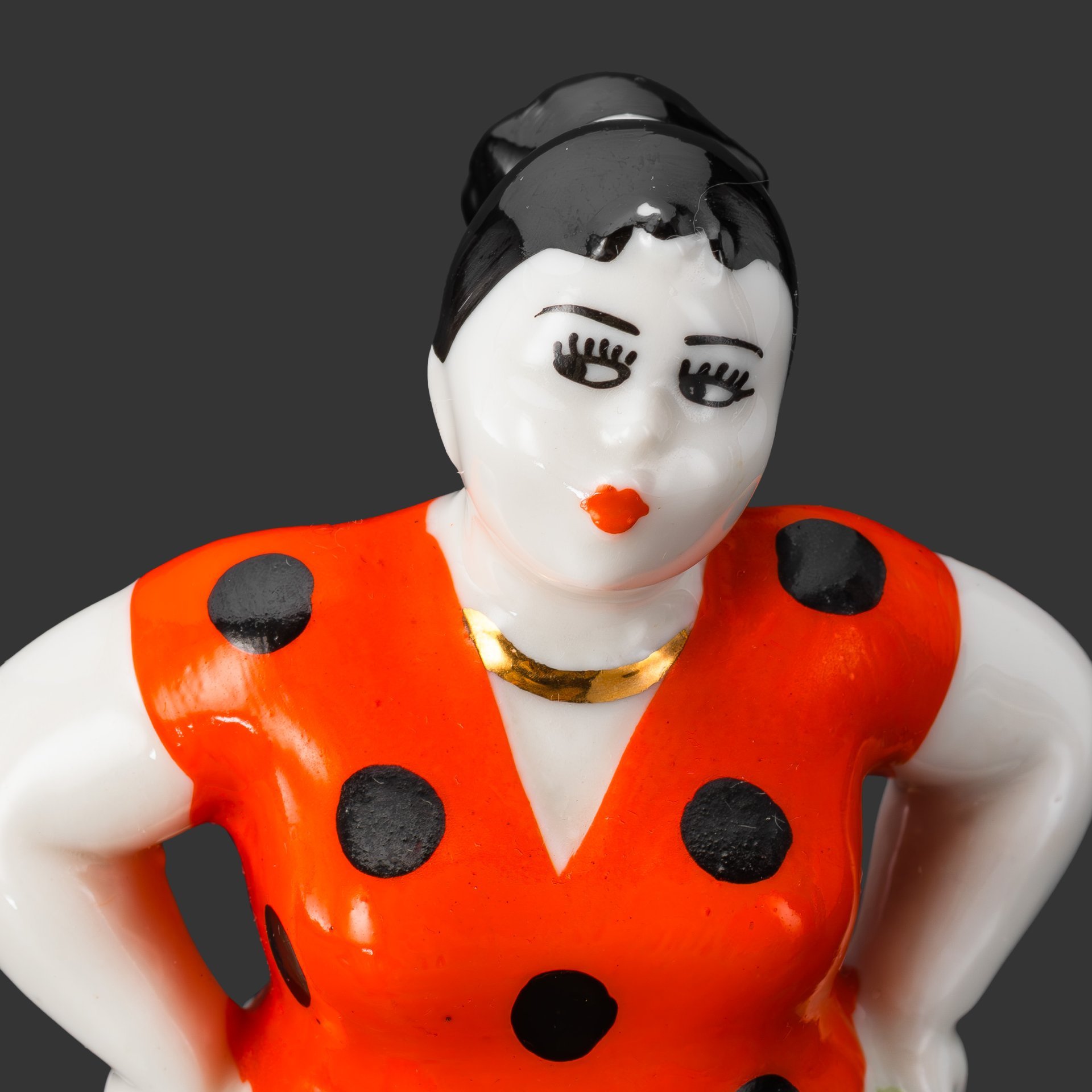 Статуэтка "Склочница" из скульптурной группы "Разговор",  авторы А.В. Дегтярев и Л.Н. Сморгон, фарфор, роспись, Ленинградский завод фарфоровых изделий (ЛЗФИ), СССР, 1956-1967 гг.