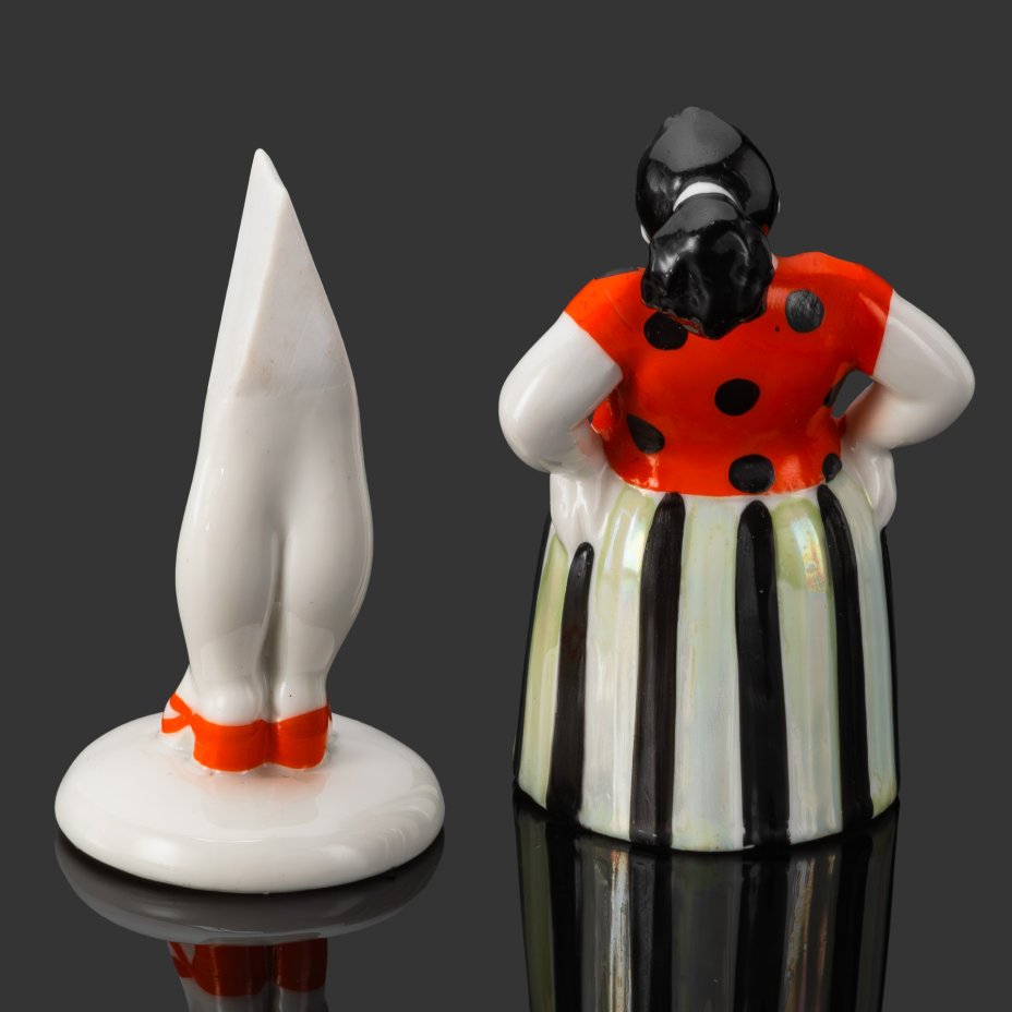 Статуэтка "Склочница" из скульптурной группы "Разговор",  авторы А.В. Дегтярев и Л.Н. Сморгон, фарфор, роспись, Ленинградский завод фарфоровых изделий (ЛЗФИ), СССР, 1956-1967 гг.