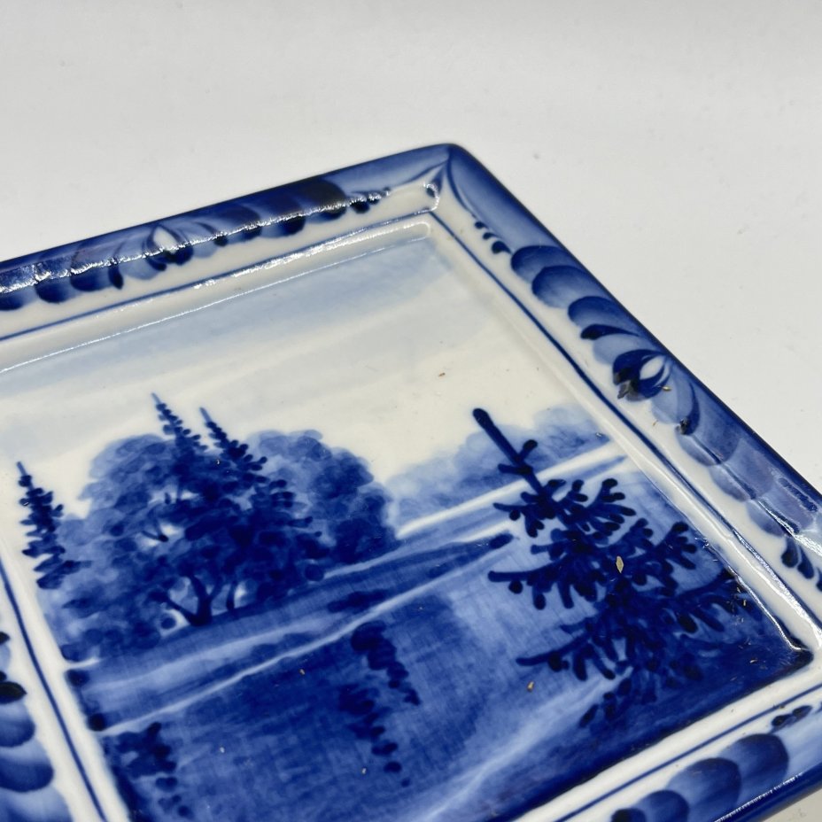 Панно настенное расписное с изображением пейзажа, ав. Ю. Гуляев, фарфор, роспись, Объединение «Гжель», СССР, 1980-2000 гг.