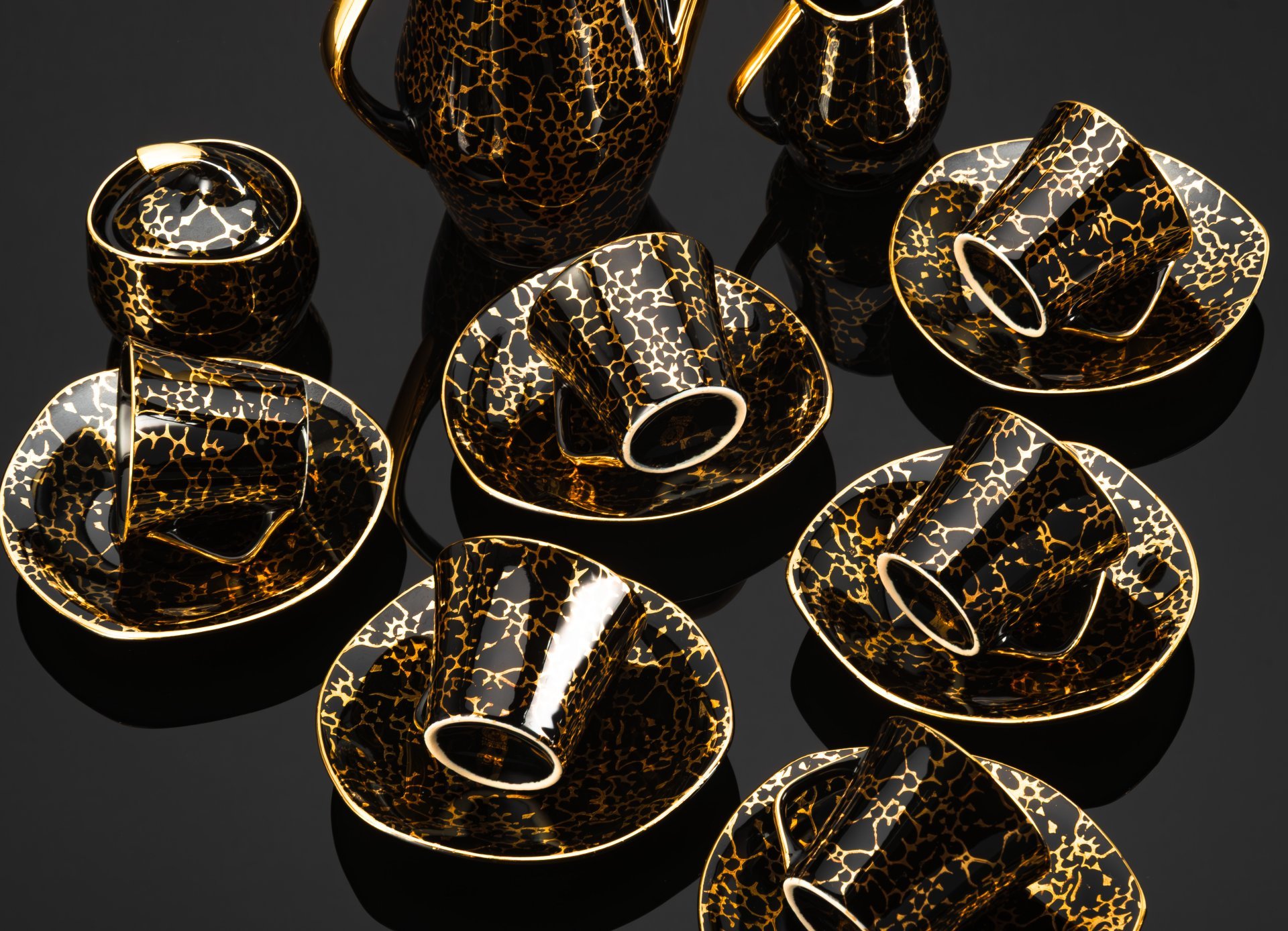 Кофейный сервиз "IZA" на 6 персон (15 предметов), автор J.Wrzesień, фарфор, крытье, золочение, Chodziez, Польша, 1950-1970 гг.