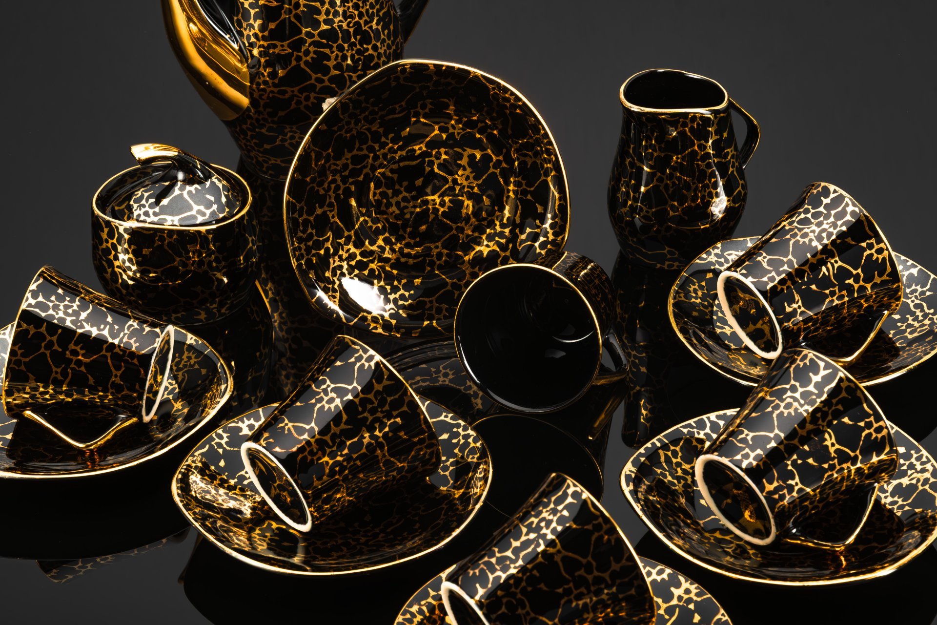 Кофейный сервиз "IZA" на 6 персон (15 предметов), автор J.Wrzesień, фарфор, крытье, золочение, Chodziez, Польша, 1950-1970 гг.