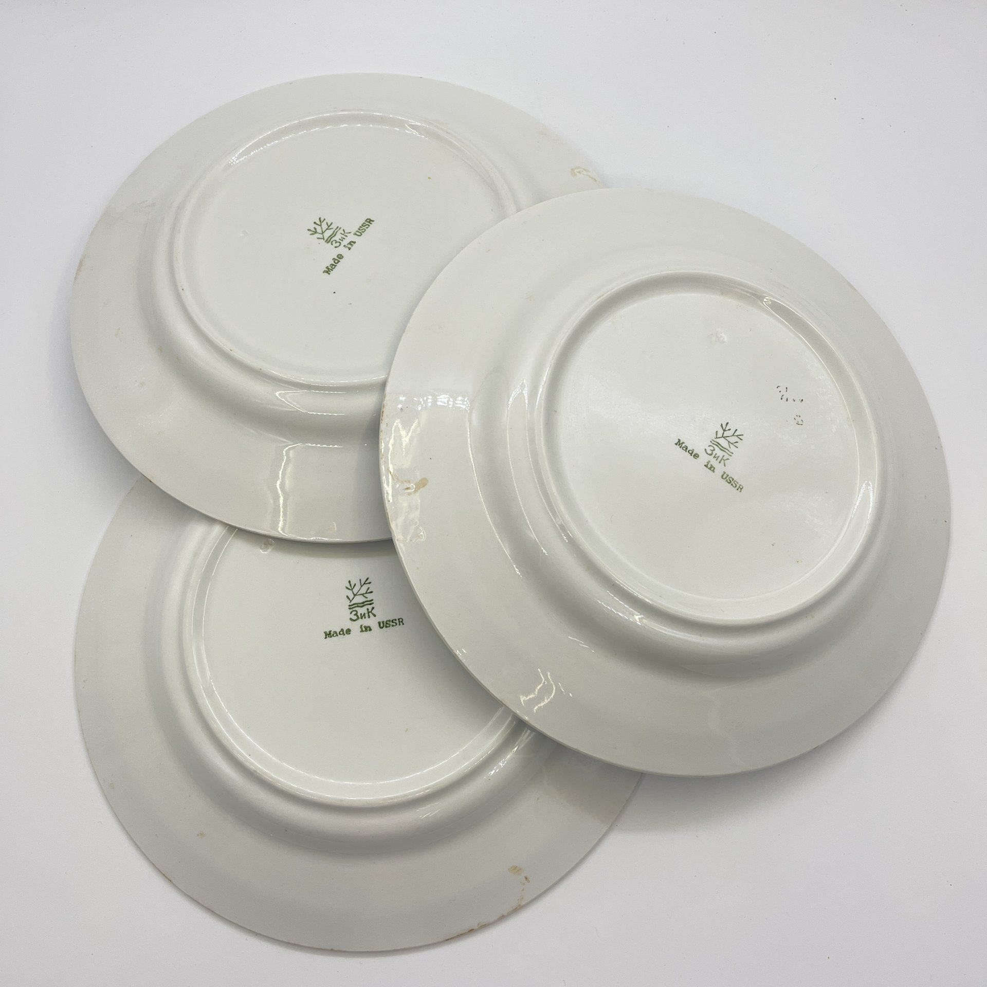Набор из 5-ти тарелок (блюдо, суповая тарелка и 3 обеденных тарелки), в подборе, фаянс, Конаковский фаянсовый завод им. М.И. Калинина (ЗиК Конаково), СССР, 1974-1991 гг.