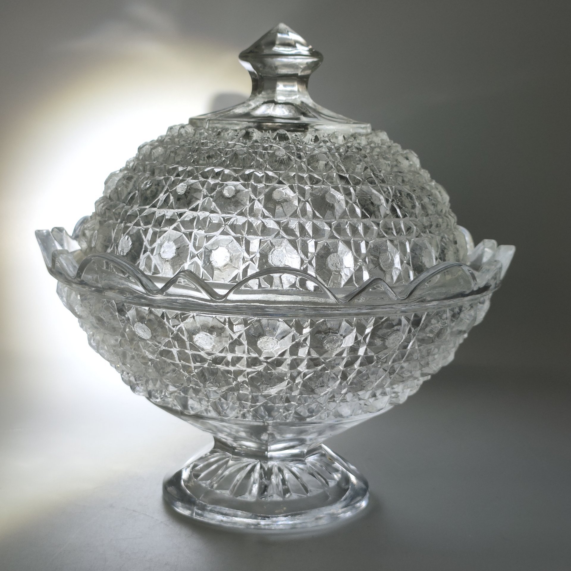 Конфетница "Шапка Мономаха", стекло, пресс, СССР, 1970-1990 гг.