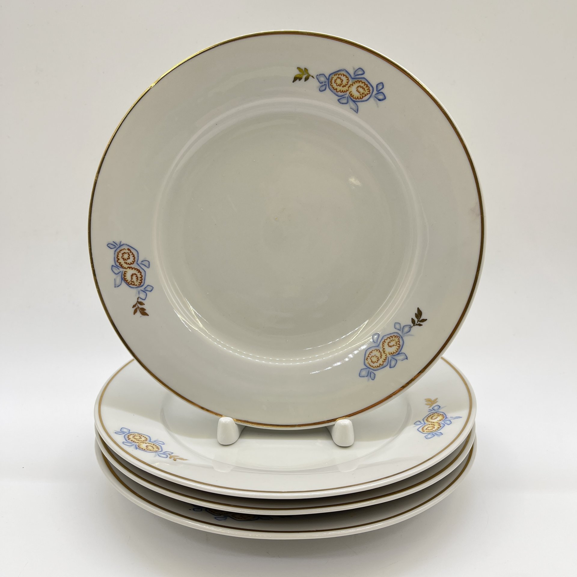 Набор десертных тарелок с цветочным декором на 4 персоны, фарфор, деколь, золочение, Барановский фарфоровый завод, СССР, 1960-1970 гг.