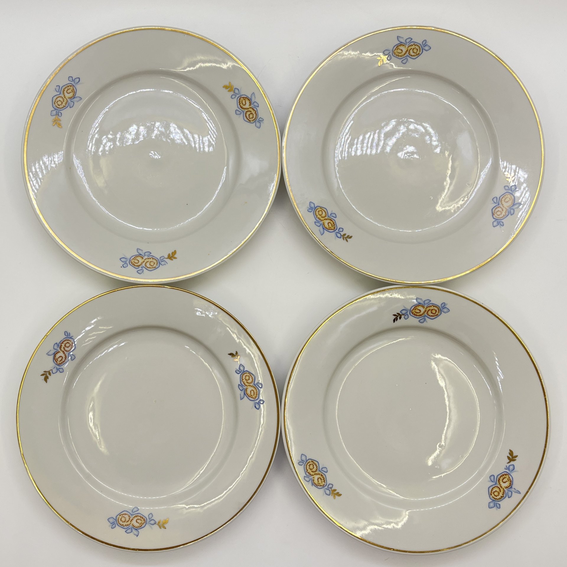 Набор десертных тарелок с цветочным декором на 4 персоны, фарфор, деколь, золочение, Барановский фарфоровый завод, СССР, 1960-1970 гг.