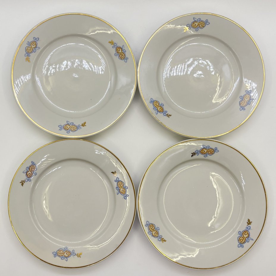 Набор десертных тарелок с цветочным декором на 4 персоны, фарфор, деколь, золочение, Барановский фарфоровый завод, СССР, 1960-1970 гг.