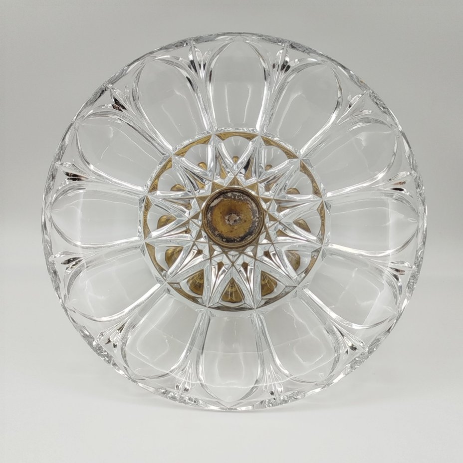 Фруктовница на фигурной ножке с широкой чашей, украшенной рельефным декором, клеймо "В. Морозовъ"