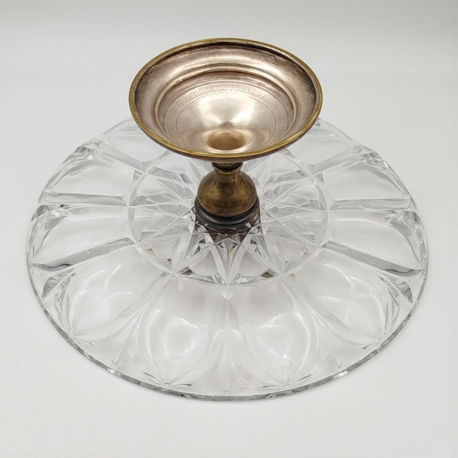 Фруктовница на фигурной ножке с широкой чашей, украшенной рельефным декором, клеймо "В. Морозовъ"