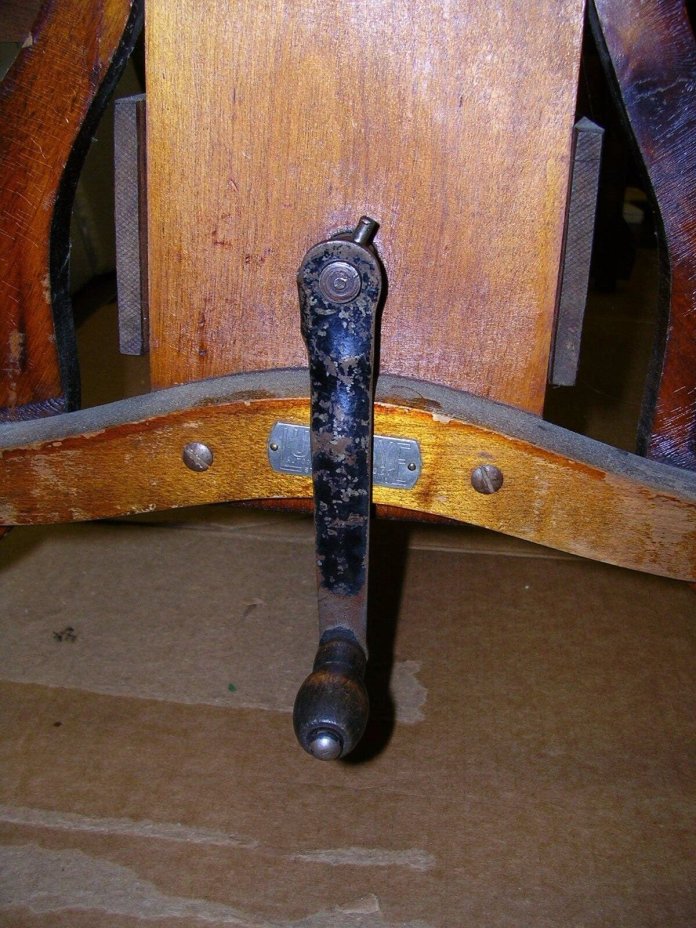 Детская  автоматическая колыбель "LULLABYE FURNITURE MFG.CO"