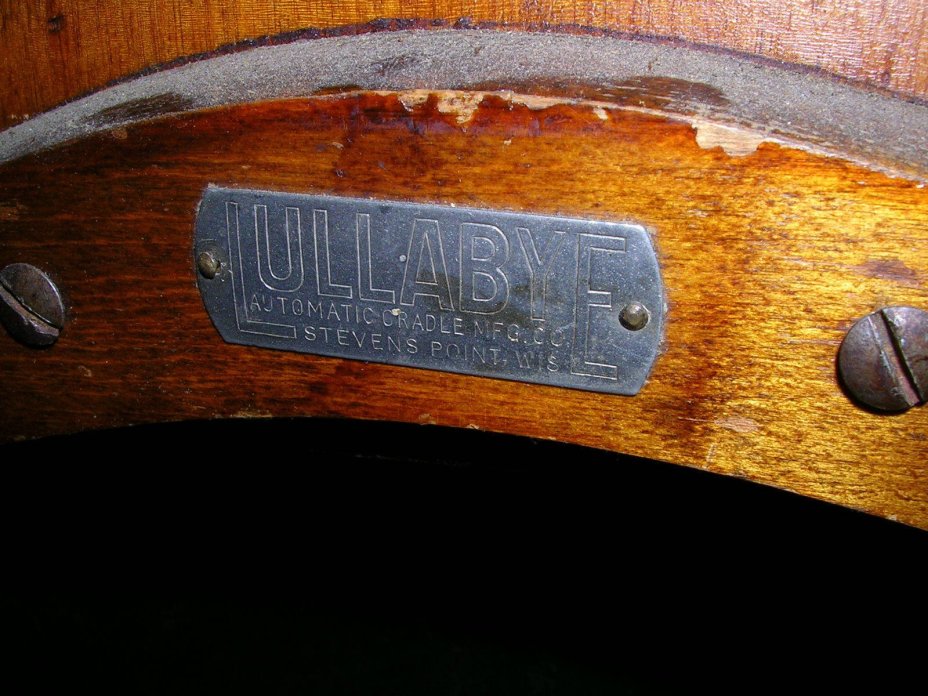 Детская  автоматическая колыбель "LULLABYE FURNITURE MFG.CO"