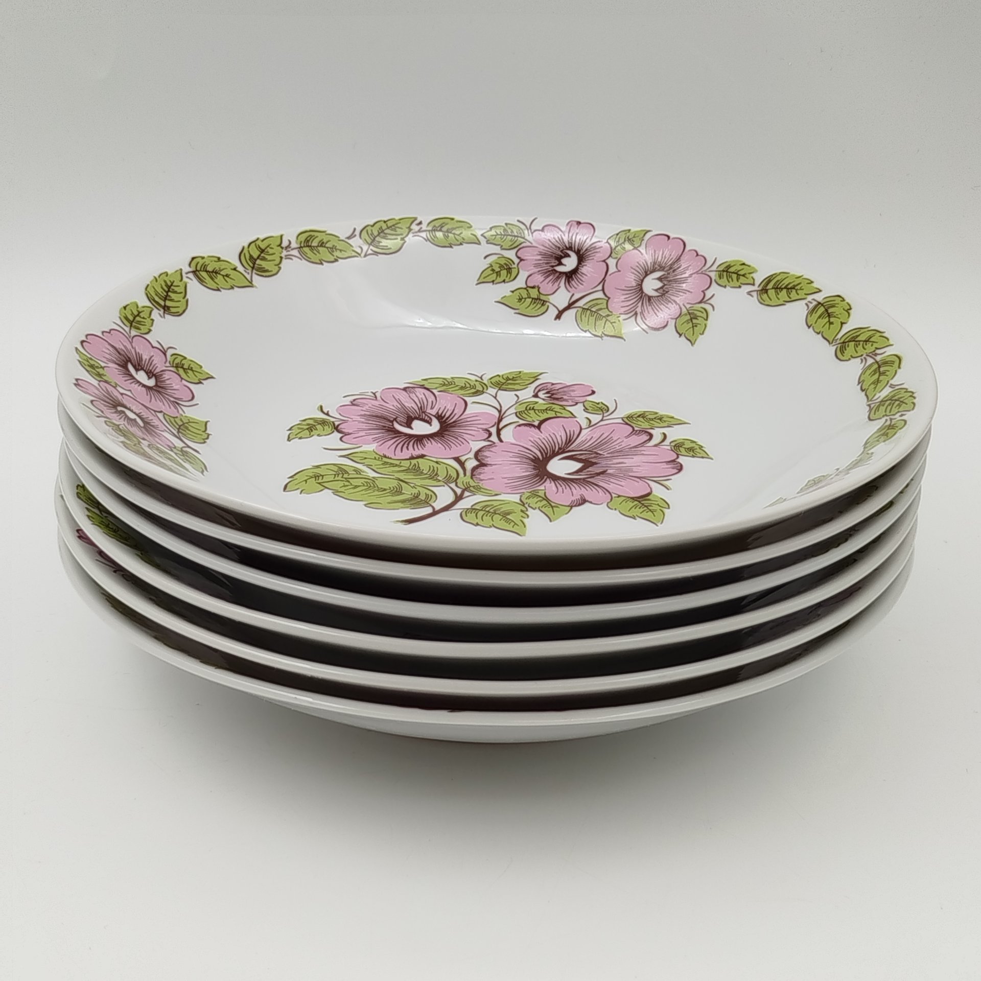 Набор из шести суповых тарелок с цветочным декором в розово-зеленой гамме, фарфор, печать, Epiag Royal Czechoslovakia, Чехословакия, 1970-1990 гг.