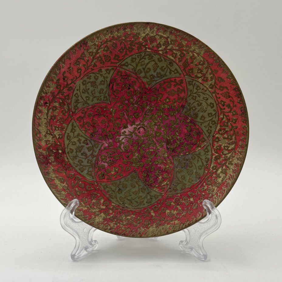 Орешница в восточном стиле в виде блюдца,  декорированная флоральными узорами, латунь, холодные эмали, Индия, 1970-1990 гг.