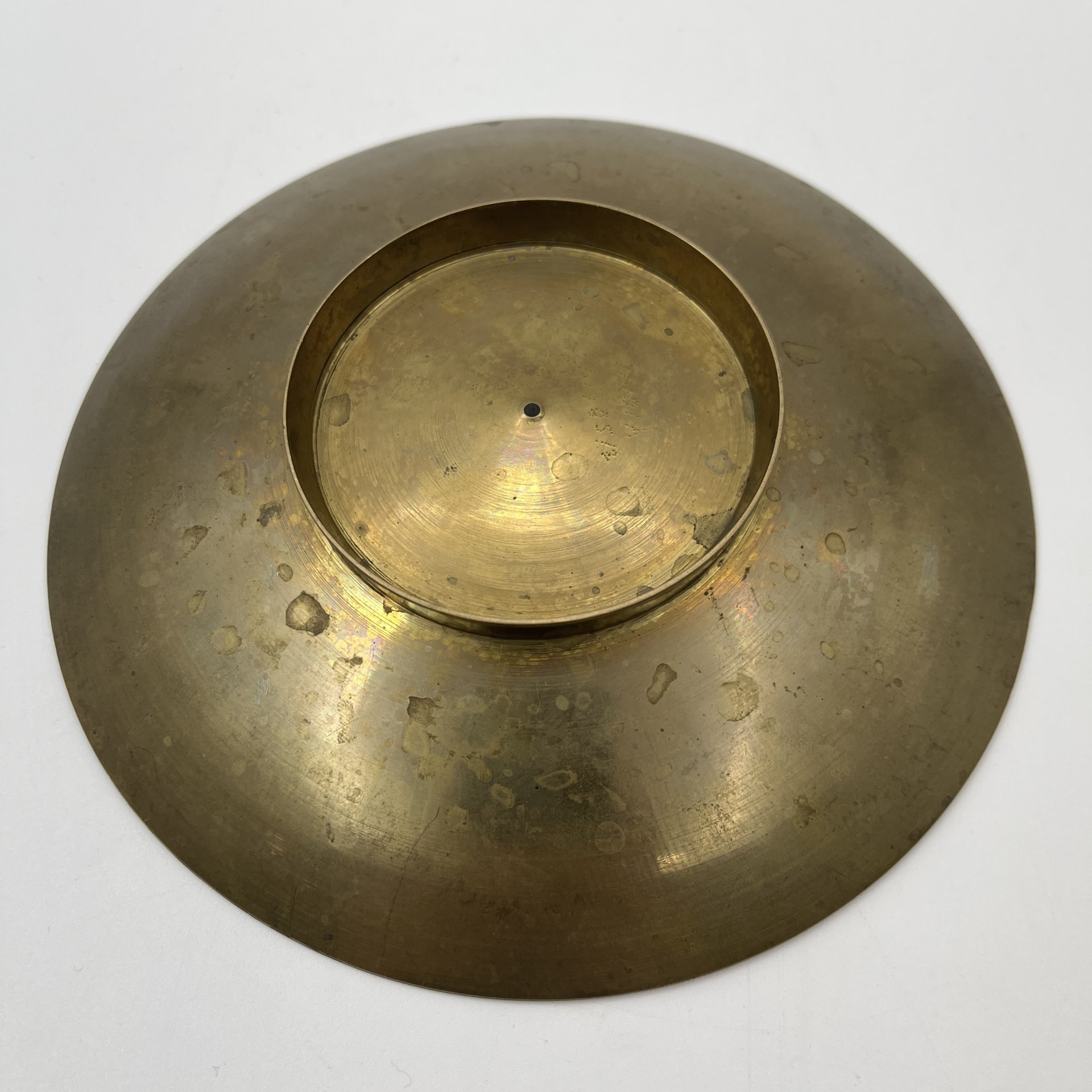 Орешница в восточном стиле в виде блюдца,  декорированная флоральными узорами, латунь, холодные эмали, Индия, 1970-1990 гг.