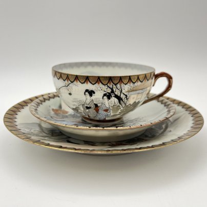 Чайное трио "Прогулка гейш ранней весной", фарфор, роспись, золочение, Япония, 1920-1950 гг.