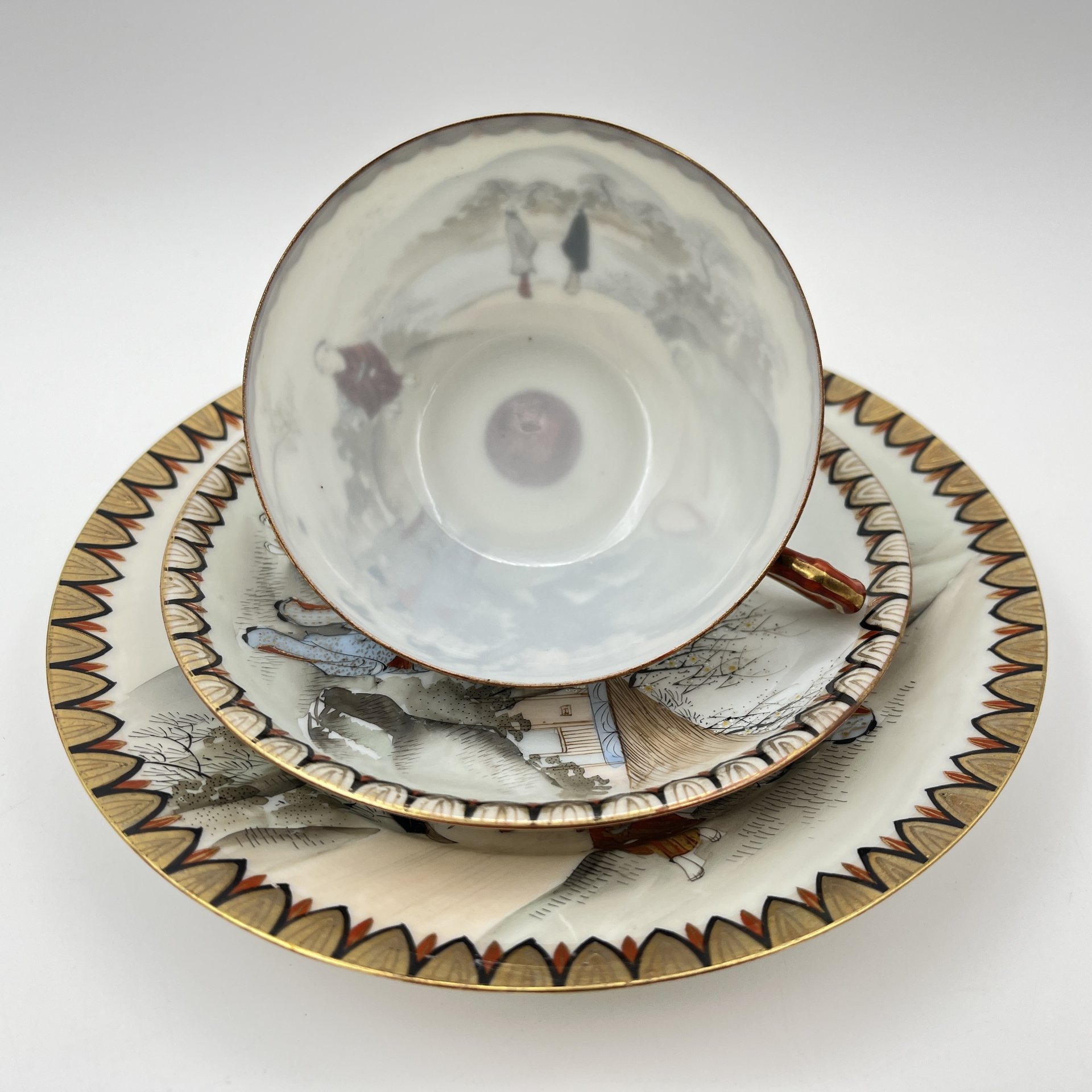 Чайное трио "Прогулка гейш ранней весной", фарфор, роспись, золочение, Япония, 1920-1950 гг.