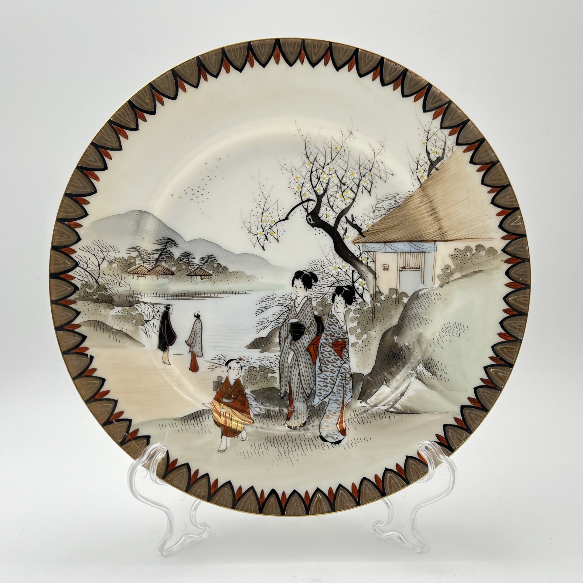 Чайное трио "Прогулка гейш ранней весной", фарфор, роспись, золочение, Япония, 1920-1950 гг.