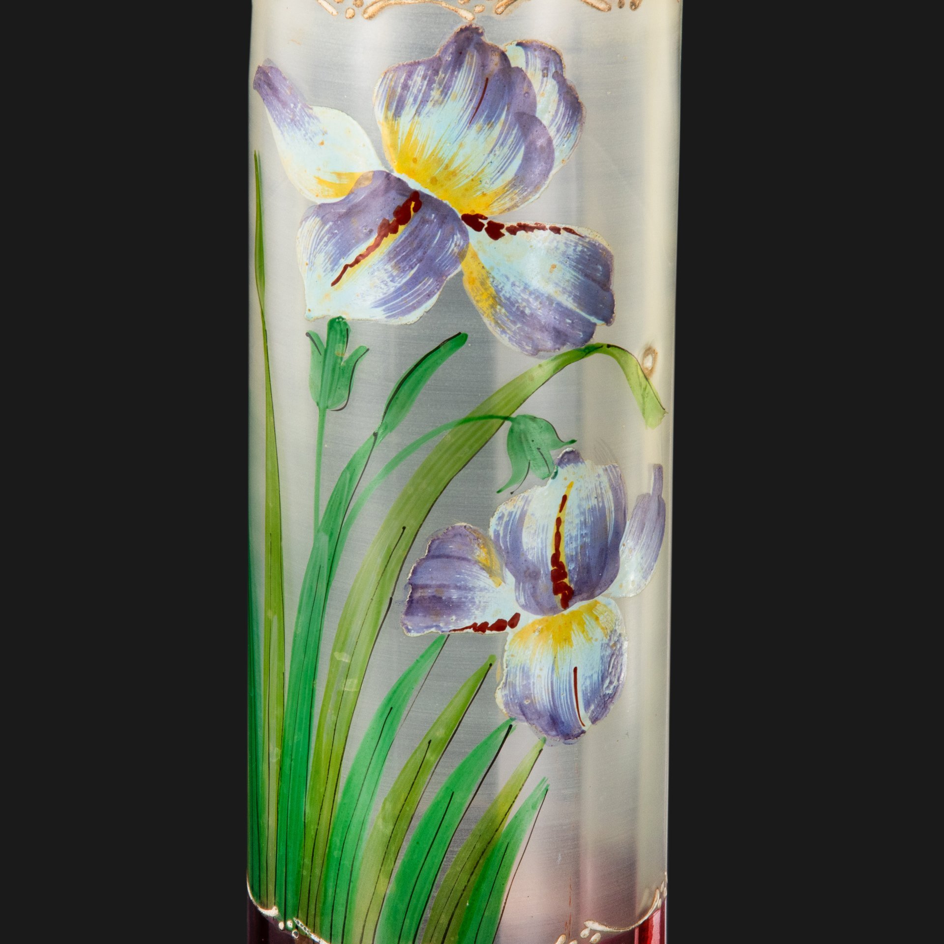 Ваза с изображением ирисов