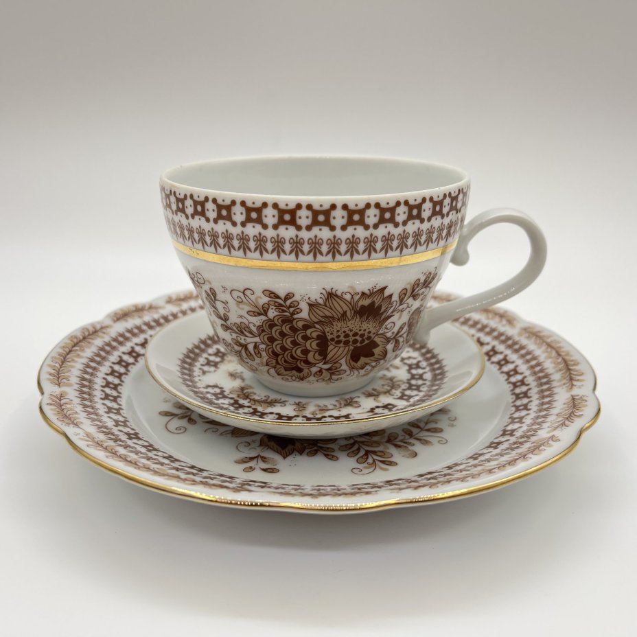 Чайное трио, украшенное флористическим декором, фарфор, деколь, золочение, Kahla, ГДР, 1968-1987 гг.