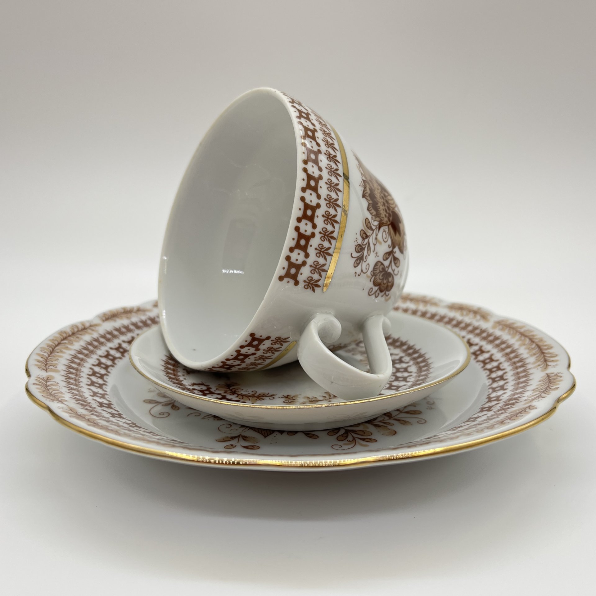 Чайное трио, украшенное флористическим декором, фарфор, деколь, золочение, Kahla, ГДР, 1968-1987 гг.