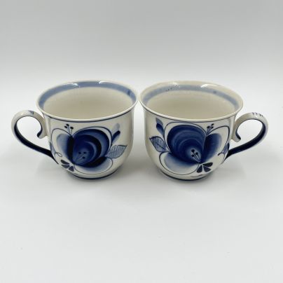 Набор из 2 чашек с цветочным декором, Гжель, фарфор, роспись, Объединение «Гжель», СССР, 1972-1985 гг.