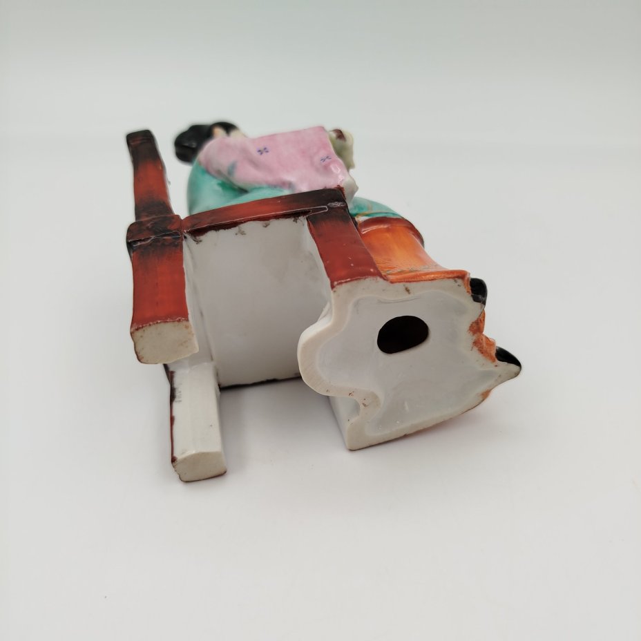 Статутка "Китаянка, играющая на музыкальном инструменте", фарфор, роспись, золочение, Китай, 1980-1990 гг.