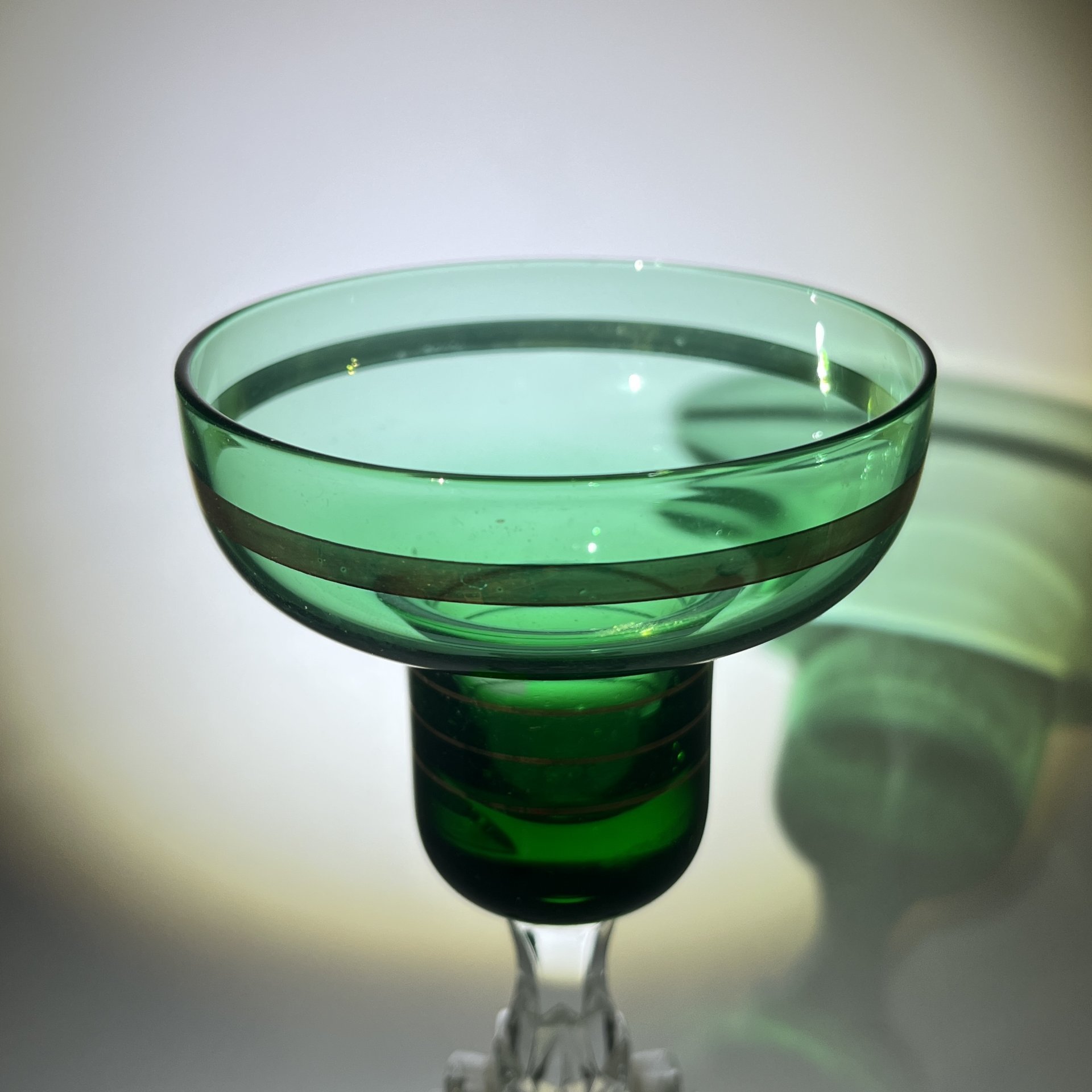 Подсвечник с рельефной звездой на ножке, цветное стекло, золочение, Гусевской хрустальный завод (Гусь-Хрустальный), СССР, 1970-1980 гг.