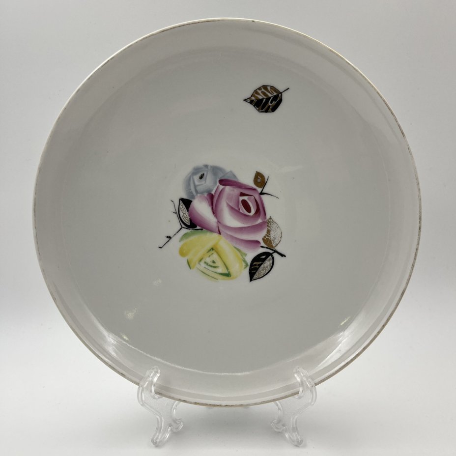 Блюдо с декором в виде роз, фарфор, роспись, золочение, Ленинградский фарфоровый завод (ЛФЗ), СССР, 1960-1970 гг.