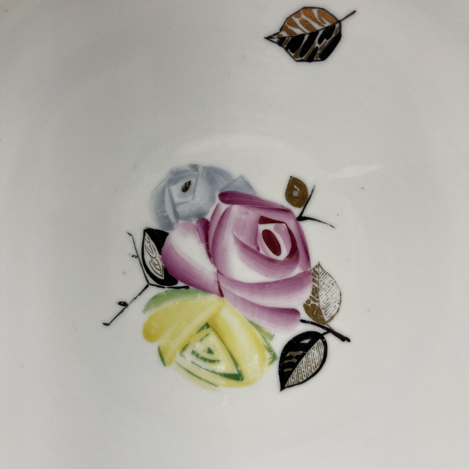 Блюдо с декором в виде роз, фарфор, роспись, золочение, Ленинградский фарфоровый завод (ЛФЗ), СССР, 1960-1970 гг.