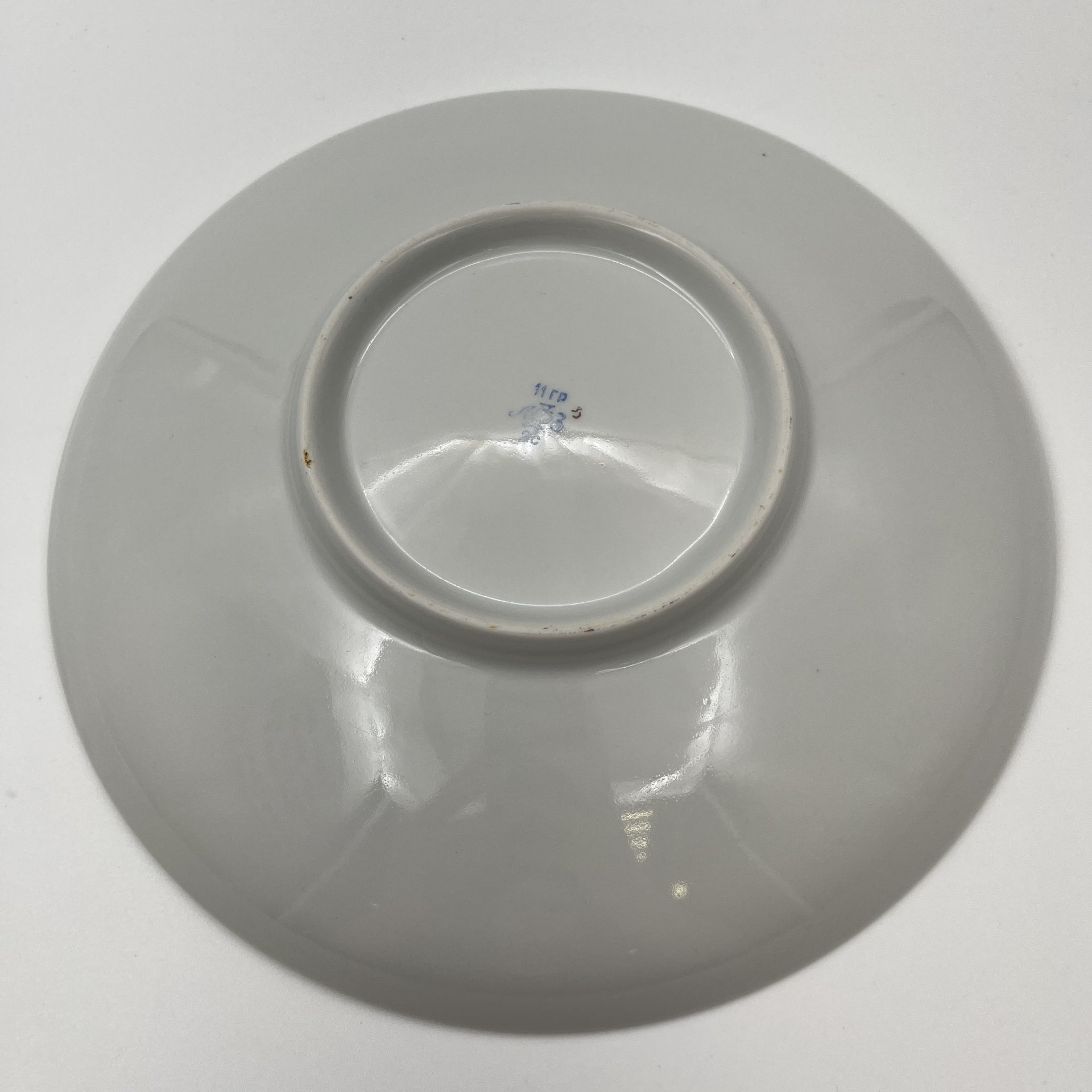 Блюдо с декором в виде роз, фарфор, роспись, золочение, Ленинградский фарфоровый завод (ЛФЗ), СССР, 1960-1970 гг.