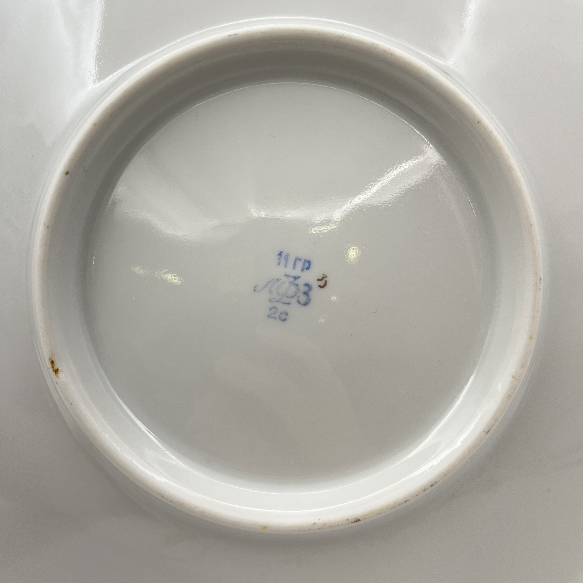 Блюдо с декором в виде роз, фарфор, роспись, золочение, Ленинградский фарфоровый завод (ЛФЗ), СССР, 1960-1970 гг.