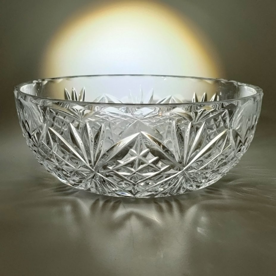 Салатник круглой формы с резным геометрическим декором, хрусталь, алмазная грань, СССР, 1970-1990 гг.