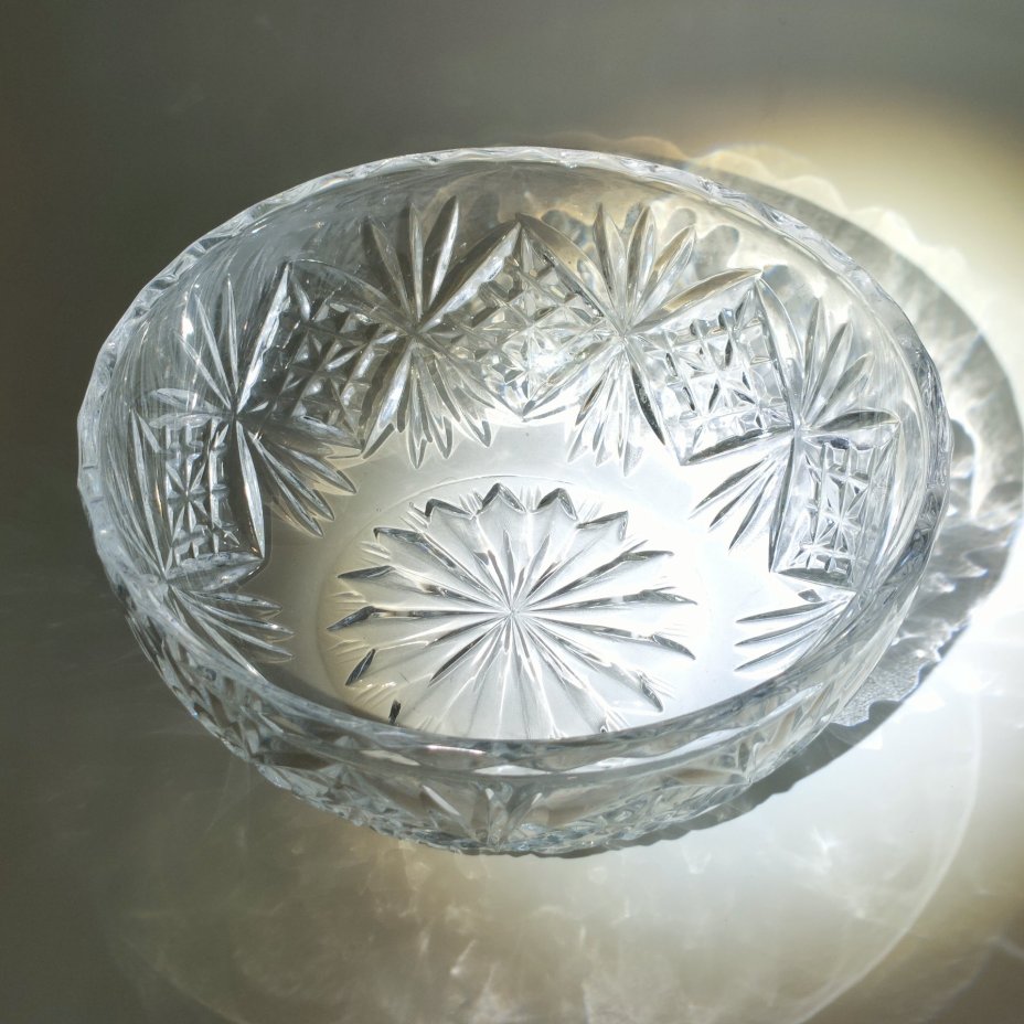 Салатник круглой формы с резным геометрическим декором, хрусталь, алмазная грань, СССР, 1970-1990 гг.