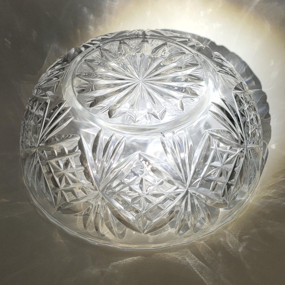 Салатник круглой формы с резным геометрическим декором, хрусталь, алмазная грань, СССР, 1970-1990 гг.