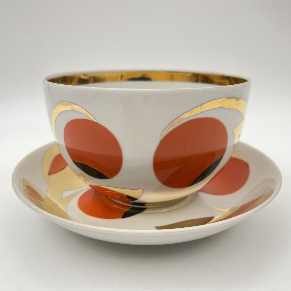 Чайная пара "Золотые яблоки" ("Райские яблоки"), автор росписи А. А. Чекулина, фарфор, крытье, золочение, Дмитровский фарфоровый завод (ДФЗ Вербилки), СССР, 1965-1991 гг.