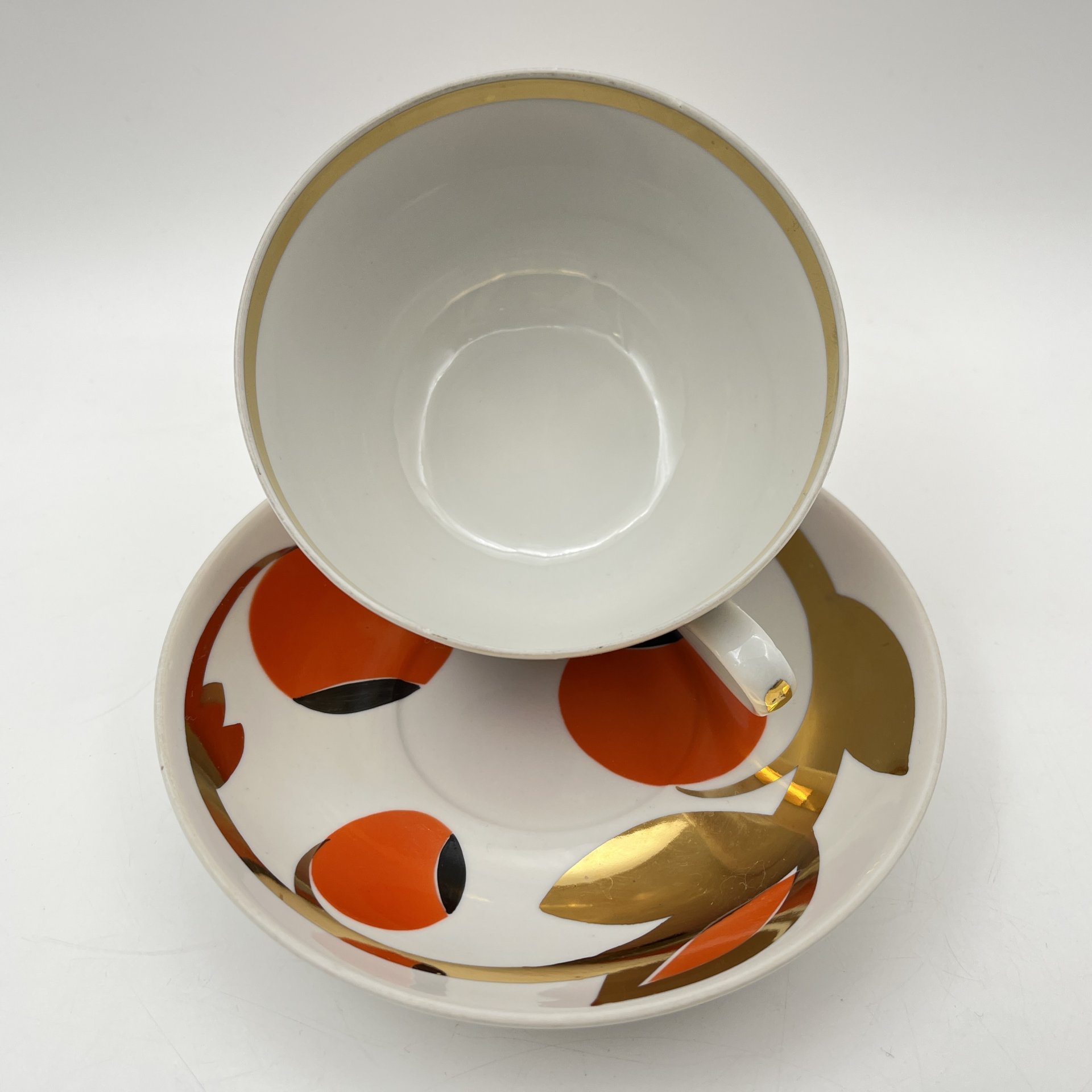 Чайная пара "Золотые яблоки" ("Райские яблоки"), автор росписи А. А. Чекулина, фарфор, крытье, золочение, Дмитровский фарфоровый завод (ДФЗ Вербилки), СССР, 1965-1991 гг.