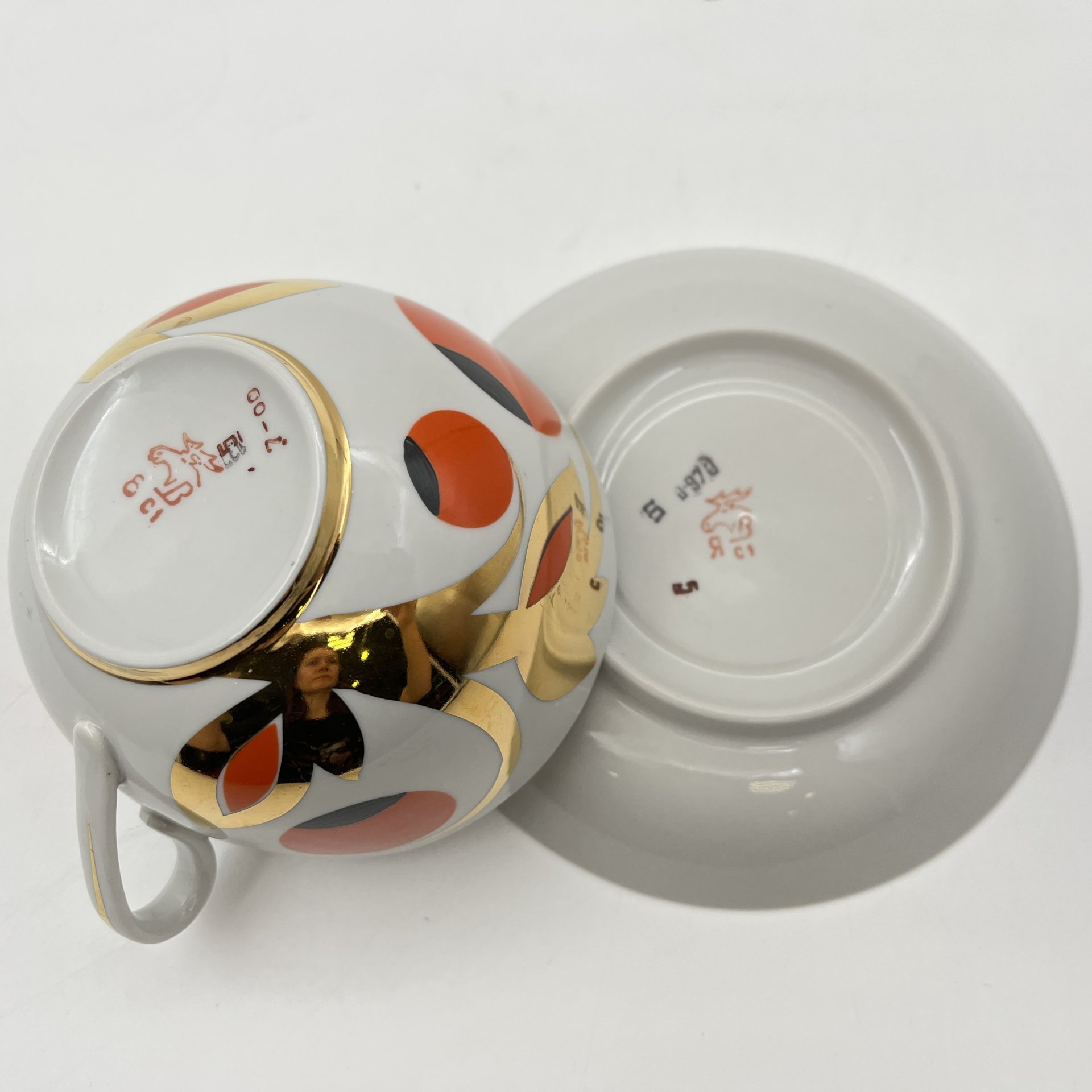 Чайная пара "Золотые яблоки" ("Райские яблоки"), автор росписи А. А. Чекулина, фарфор, крытье, золочение, Дмитровский фарфоровый завод (ДФЗ Вербилки), СССР, 1965-1991 гг.