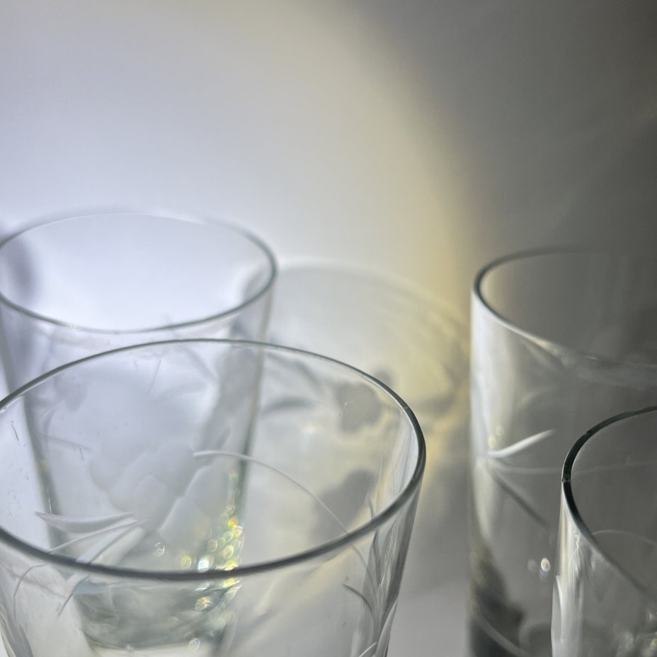 Набор из 4 стопок с резным растительным декором