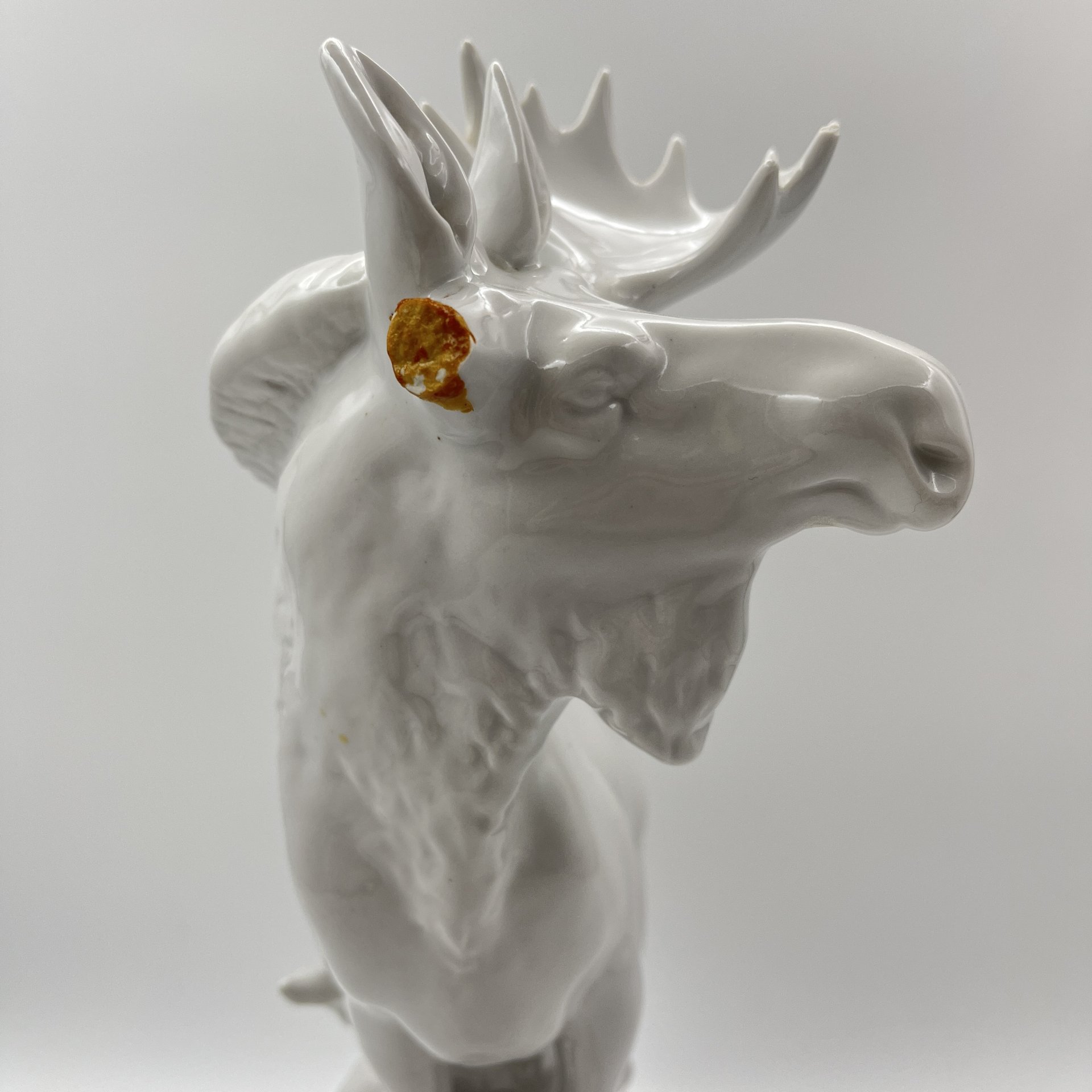 Статуэтка "Лось", скульптор Б.Я. Воробьёв (под реставрацию), фарфор, Ленинградский фарфоровый завод (ЛФЗ), СССР, 1960-1990 гг.