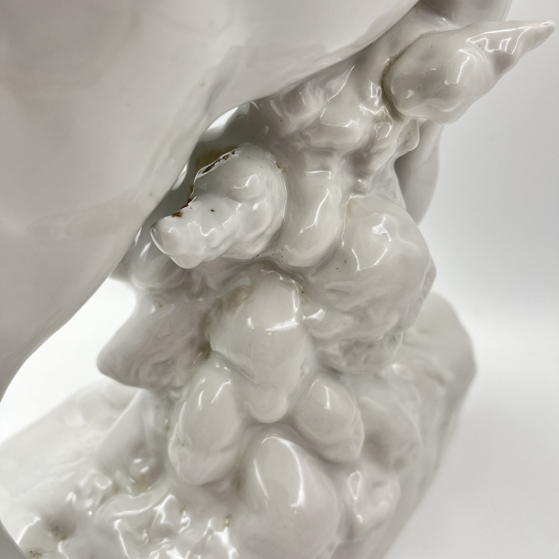 Статуэтка "Лось", скульптор Б.Я. Воробьёв (под реставрацию), фарфор, Ленинградский фарфоровый завод (ЛФЗ), СССР, 1960-1990 гг.