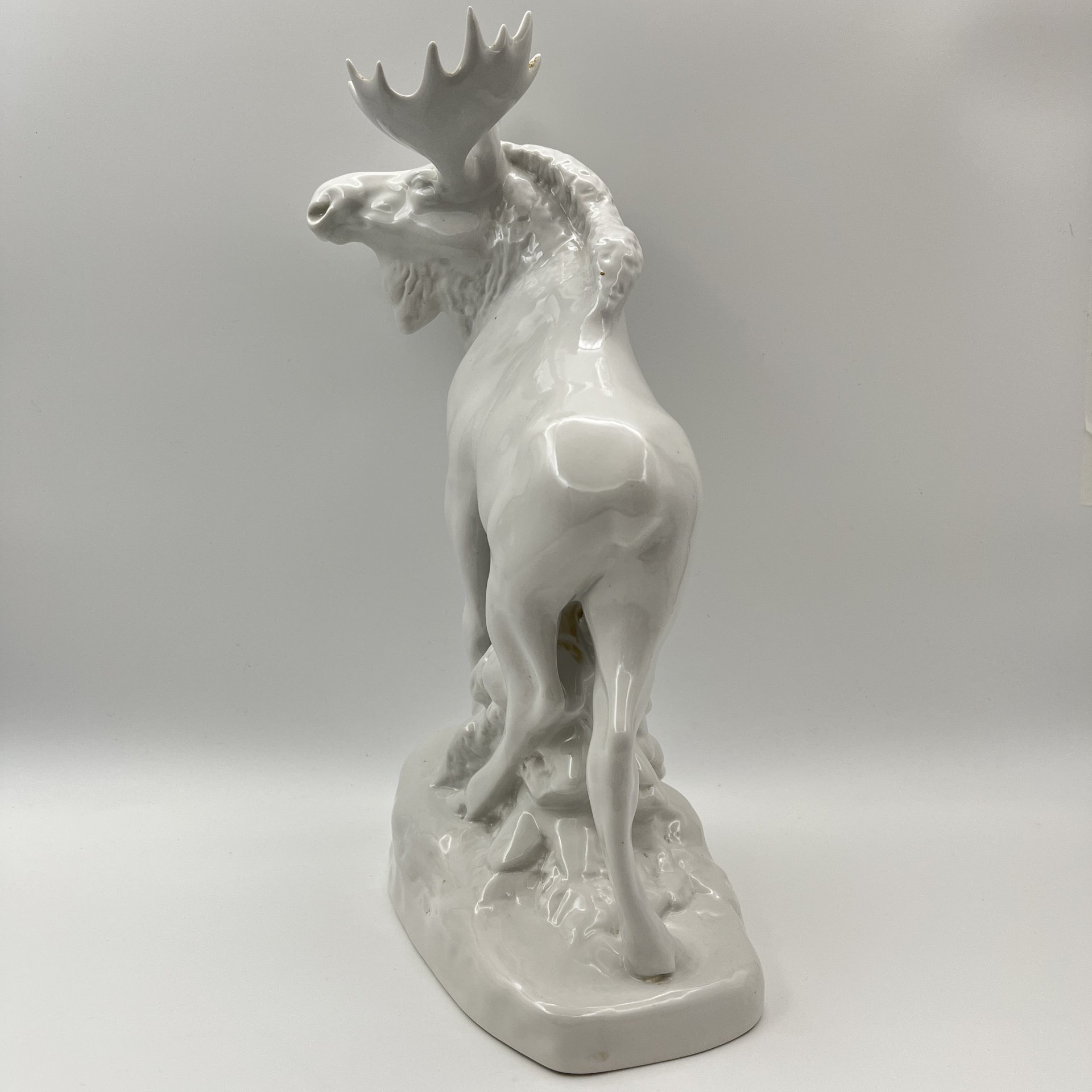 Статуэтка "Лось", скульптор Б.Я. Воробьёв (под реставрацию), фарфор, Ленинградский фарфоровый завод (ЛФЗ), СССР, 1960-1990 гг.