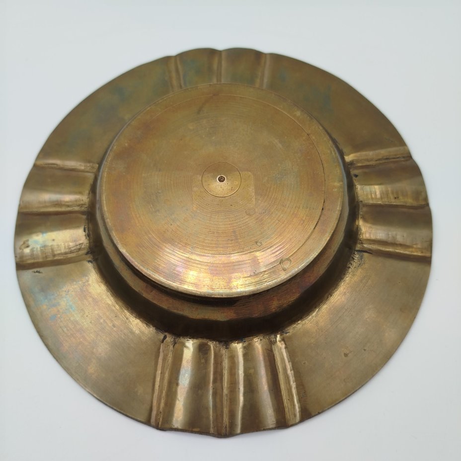 Пепельница с растительным декором в восточном стиле