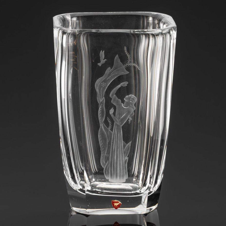 Ваза для цветов "Свобода", украшенная изображением девушки и птицы, автор  Свен Пальмквист (Sven Palmqvist), фирма Orrefors, хрусталь, резьба, травление, Швеция, 1950-1970 гг.