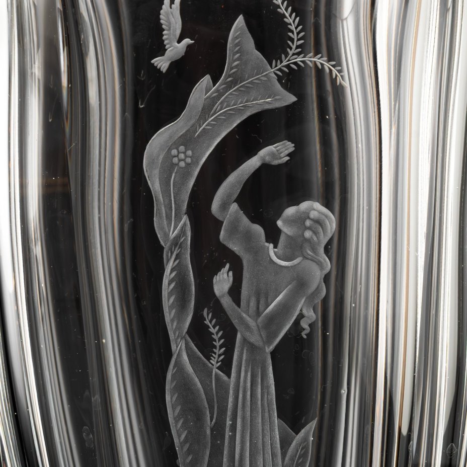 Ваза для цветов "Свобода", украшенная изображением девушки и птицы, автор  Свен Пальмквист (Sven Palmqvist), фирма Orrefors