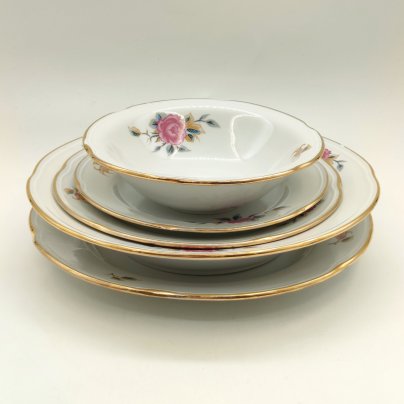 Набор столовый "Эгоист" с цветочным декором (5 предметов), фарфор, деколь, золочение, Краснодарский фарфорово-фаянсовый завод «Чайка», СССР, 1960-1990 гг.