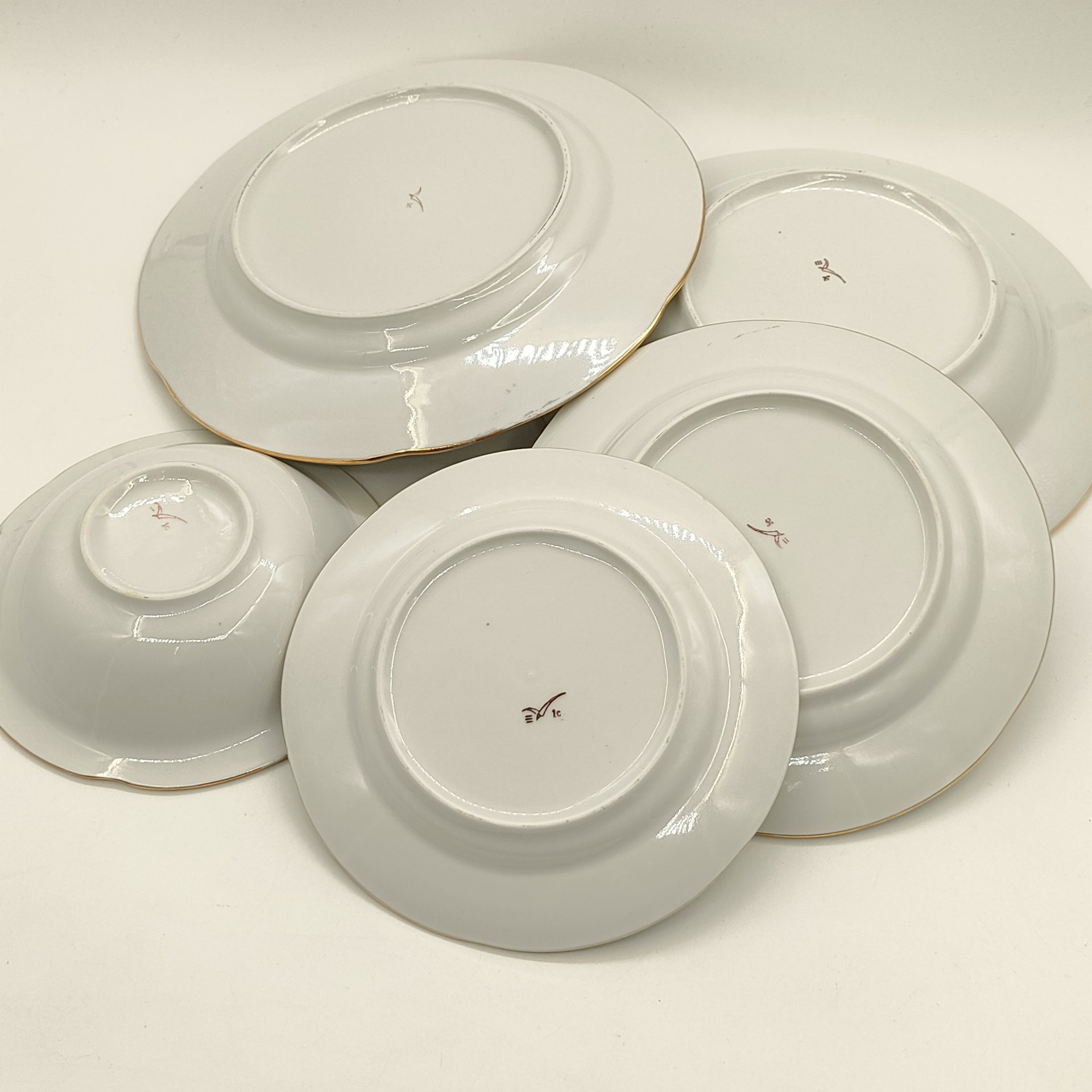 Набор столовый "Эгоист" с цветочным декором (5 предметов), фарфор, деколь, золочение, Краснодарский фарфорово-фаянсовый завод «Чайка», СССР, 1960-1990 гг.