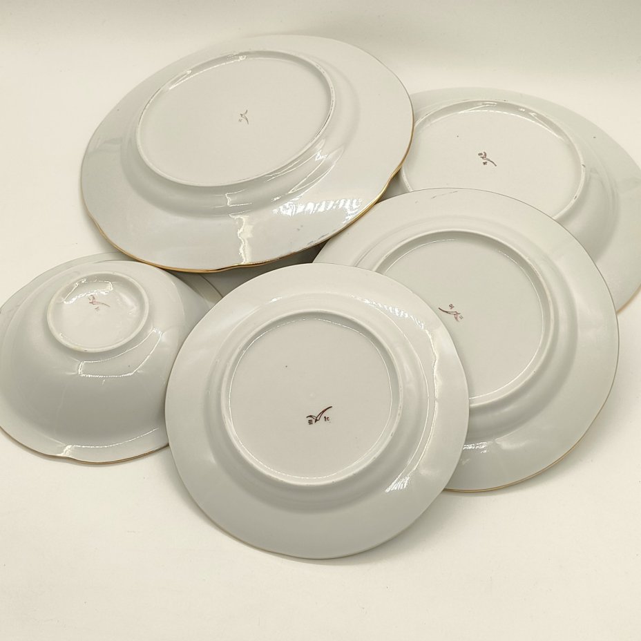 Набор столовый "Эгоист" с цветочным декором (5 предметов), фарфор, деколь, золочение, Краснодарский фарфорово-фаянсовый завод «Чайка», СССР, 1960-1990 гг.