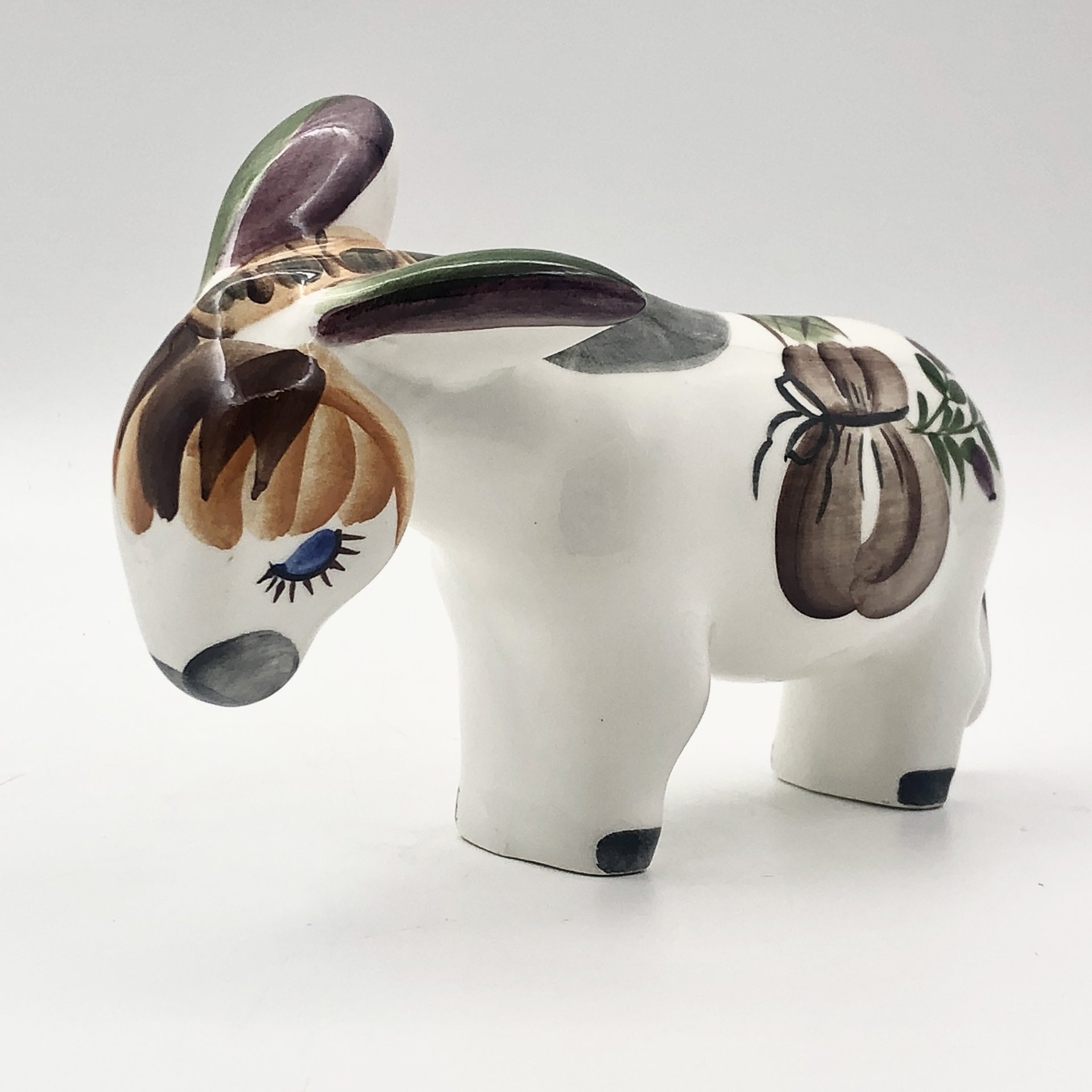 Статуэтка "Ослик", авторы Сергеев В. А., Крохина Ф. Н., фаянс, роспись, Конаковский фаянсовый завод им. М.И. Калинина (ЗиК Конаково), СССР, 1974-1991 гг.