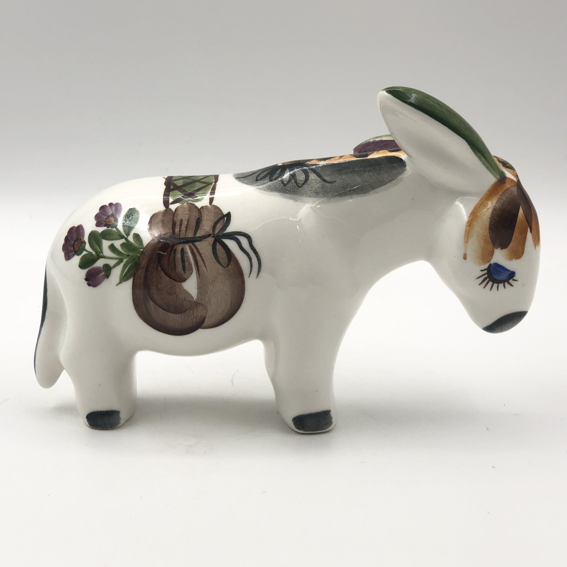 Статуэтка "Ослик", авторы Сергеев В. А., Крохина Ф. Н., фаянс, роспись, Конаковский фаянсовый завод им. М.И. Калинина (ЗиК Конаково), СССР, 1974-1991 гг.